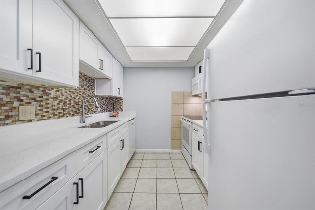 811 N KEENE ROAD V7, Clearwater, FL 33755