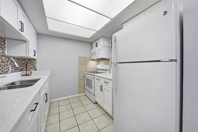811 N KEENE ROAD V7, Clearwater, FL 33755