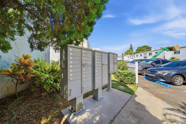811 N KEENE ROAD V7, Clearwater, FL 33755