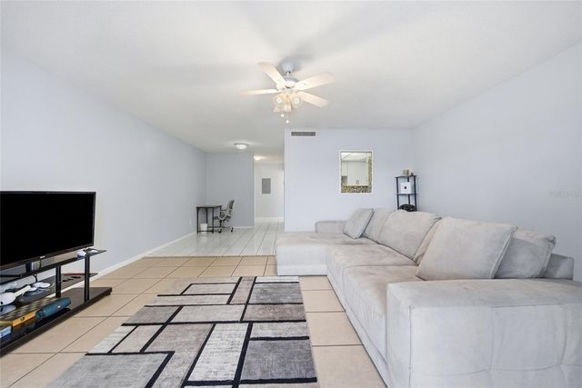 811 N KEENE ROAD V7, Clearwater, FL 33755