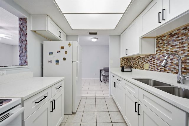 811 N KEENE ROAD V7, Clearwater, FL 33755