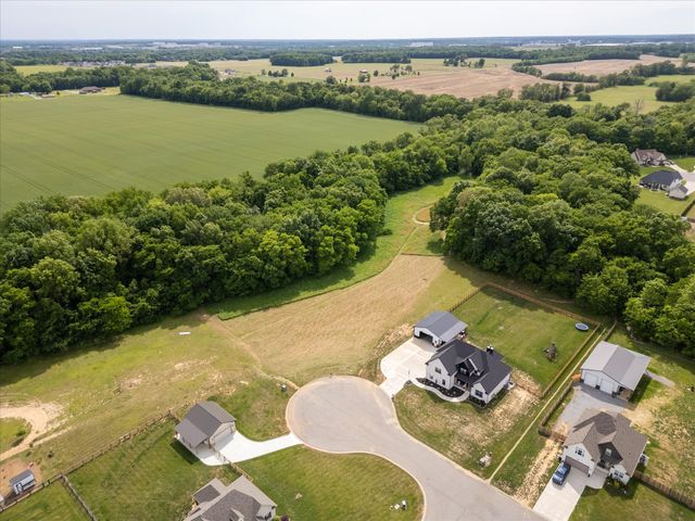 4492 Crossroads Dr, Clarksville, TN 37040