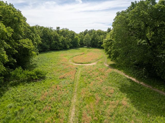 4492 Crossroads Dr, Clarksville, TN 37040