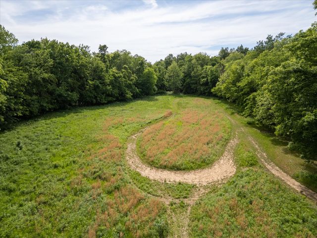 4492 Crossroads Dr, Clarksville, TN 37040