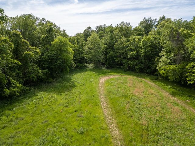 4492 Crossroads Dr, Clarksville, TN 37040