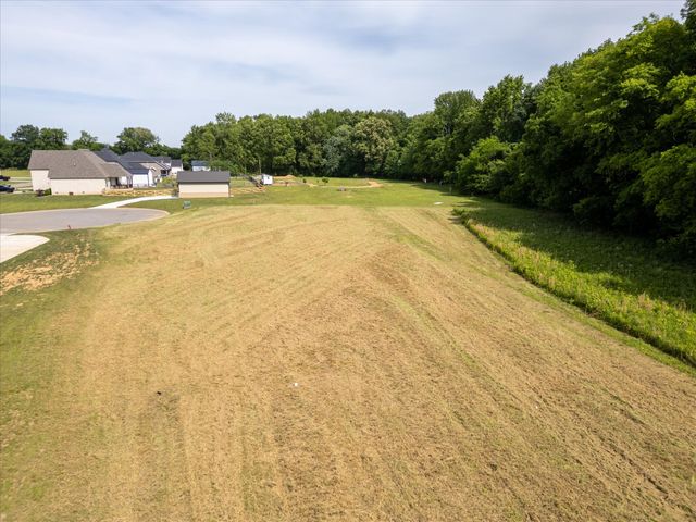 4492 Crossroads Dr, Clarksville, TN 37040