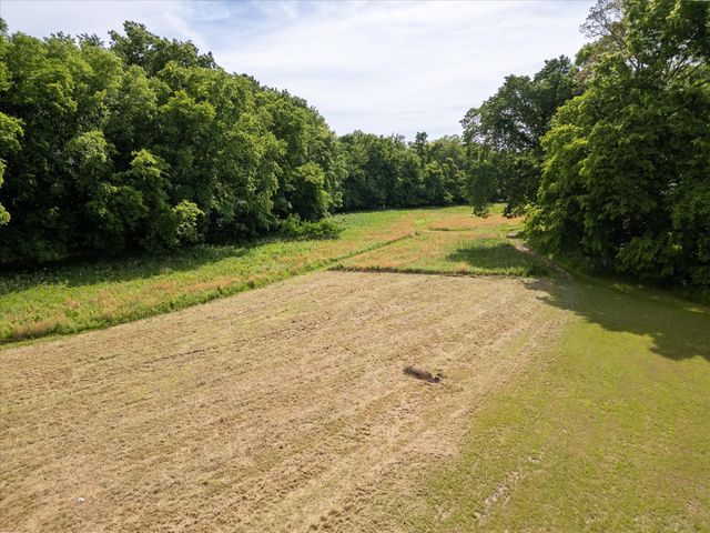 4492 Crossroads Dr, Clarksville, TN 37040