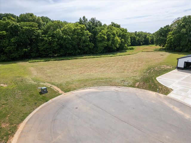 4492 Crossroads Dr, Clarksville, TN 37040