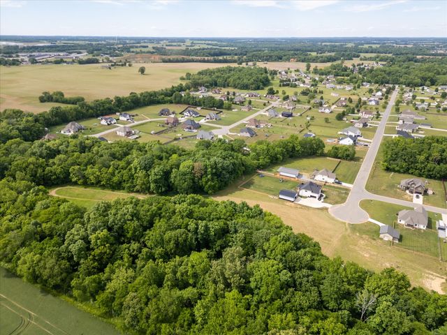 4492 Crossroads Dr, Clarksville, TN 37040
