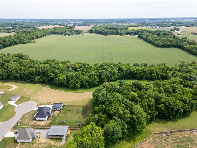 4492 Crossroads Dr, Clarksville, TN 37040