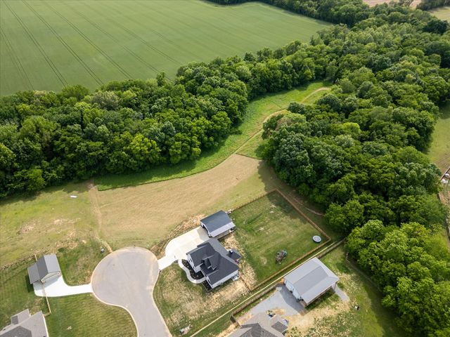 4492 Crossroads Dr, Clarksville, TN 37040
