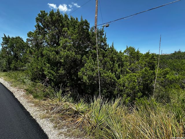 813 VALLEY RDG, Canyon Lake, TX 78133