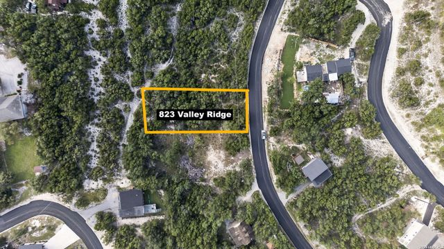 813 VALLEY RDG, Canyon Lake, TX 78133