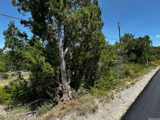 813 VALLEY RDG, Canyon Lake, TX 78133