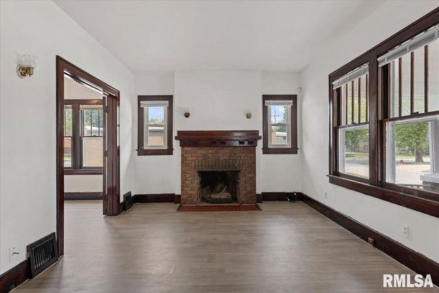 1307 S Pasfield Street, Springfield, IL 62704