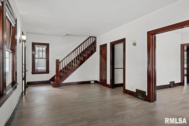 1307 S Pasfield Street, Springfield, IL 62704