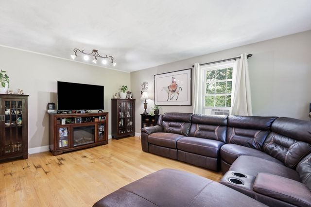 291 Franklin St, Belchertown, MA 01007