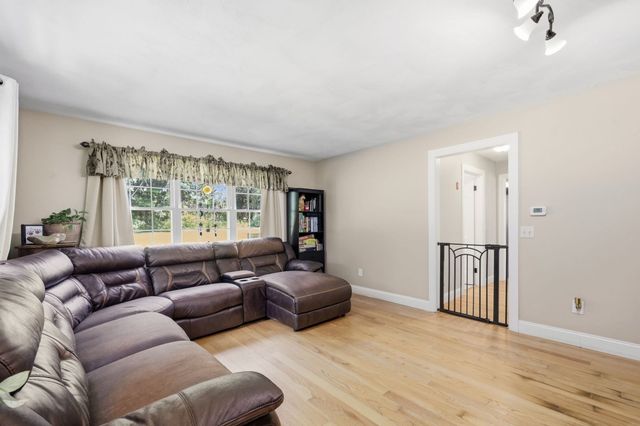 291 Franklin St, Belchertown, MA 01007