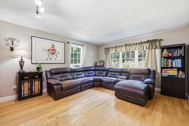 291 Franklin St, Belchertown, MA 01007