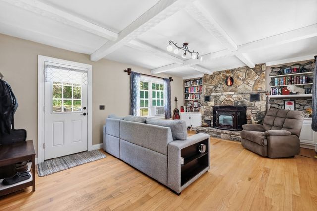 291 Franklin St, Belchertown, MA 01007