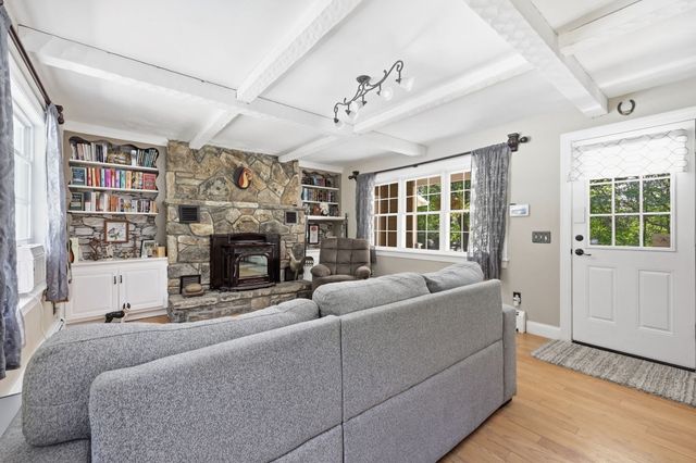 291 Franklin St, Belchertown, MA 01007