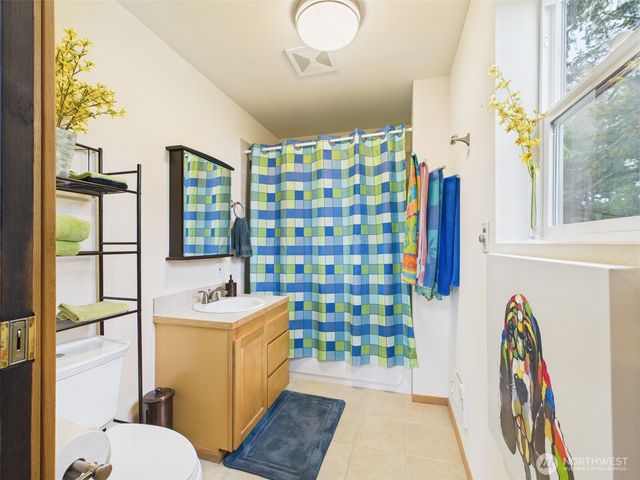 1019 Catala Avenue SE, Ocean Shores, WA 98569