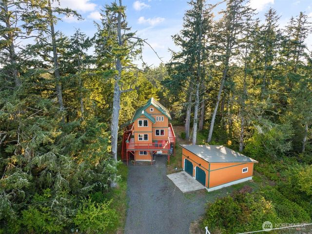 1019 Catala Avenue SE, Ocean Shores, WA 98569