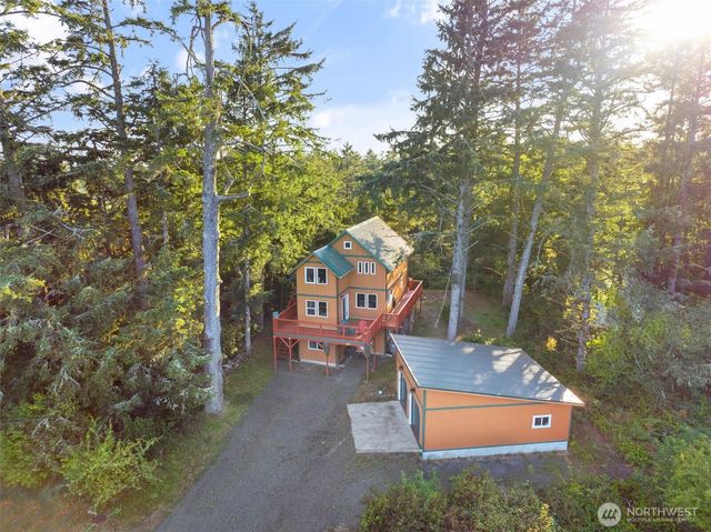 1019 Catala Avenue SE, Ocean Shores, WA 98569