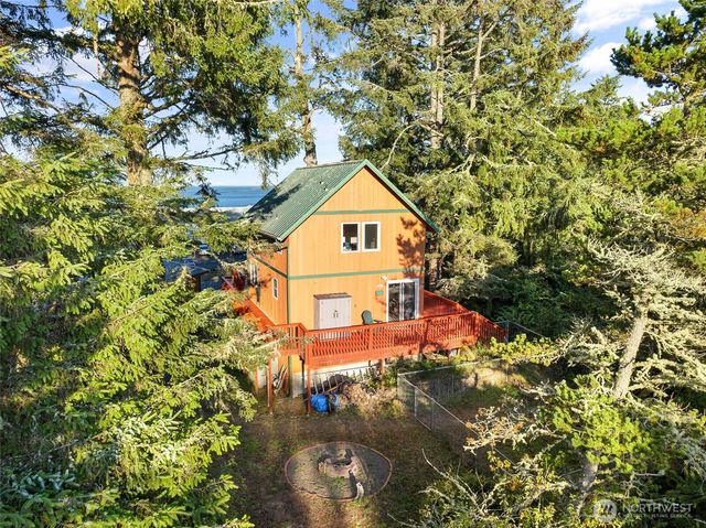 1019 Catala Avenue SE, Ocean Shores, WA 98569