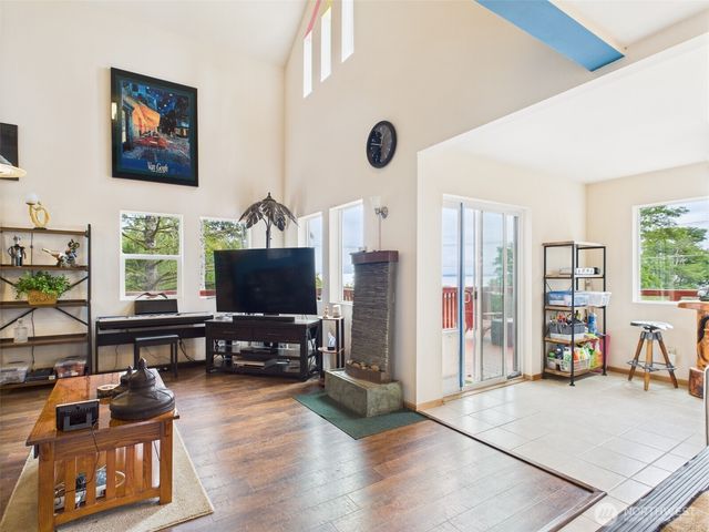 1019 Catala Avenue SE, Ocean Shores, WA 98569