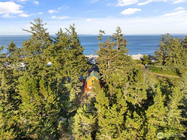 1019 Catala Avenue SE, Ocean Shores, WA 98569