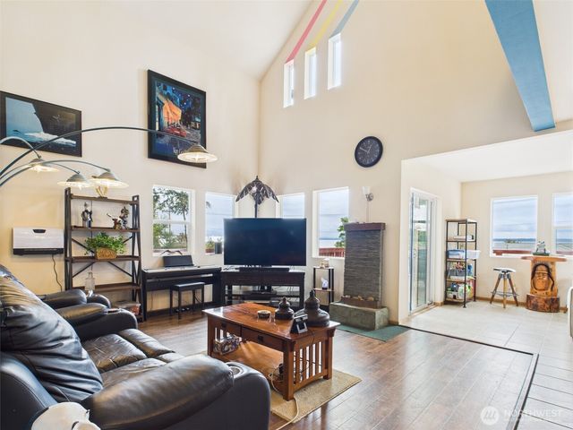 1019 Catala Avenue SE, Ocean Shores, WA 98569