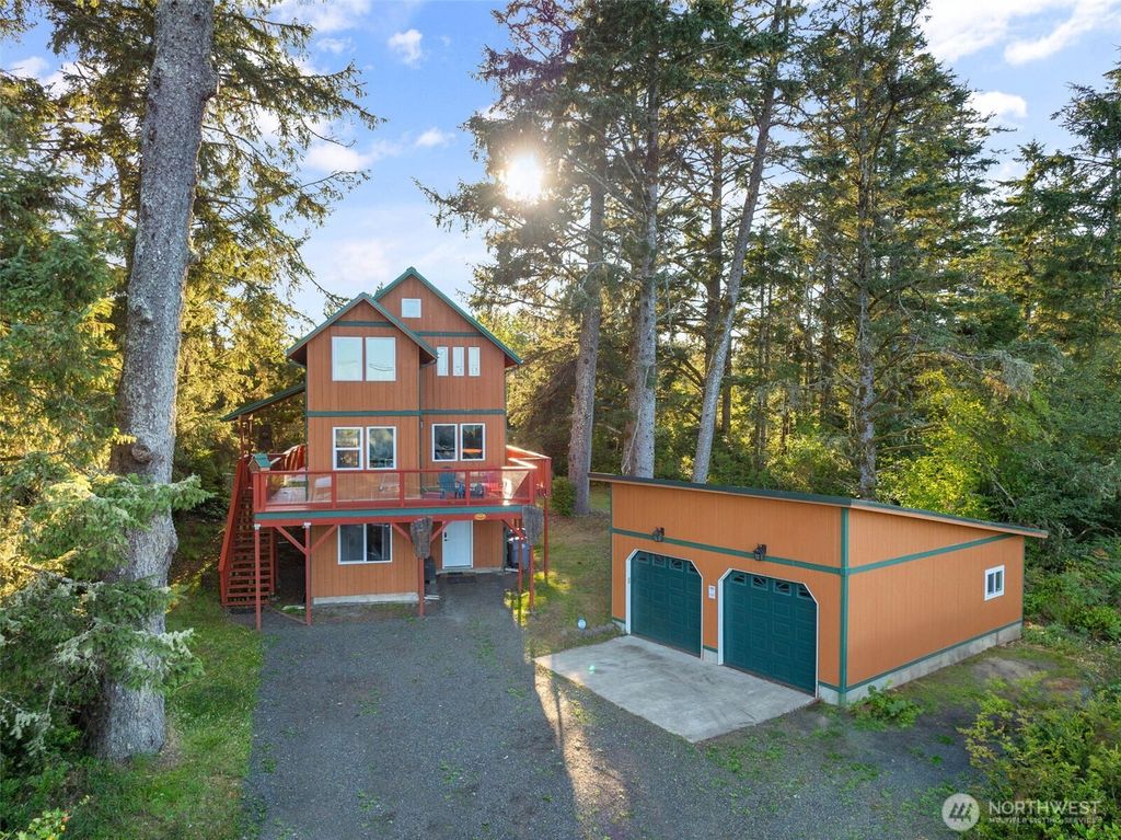 1019 Catala Avenue SE, Ocean Shores, WA 98569