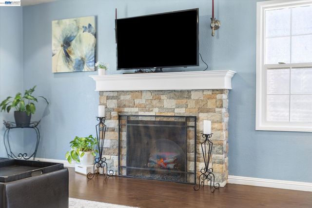381 Lexington Ave, San Leandro, CA 94577