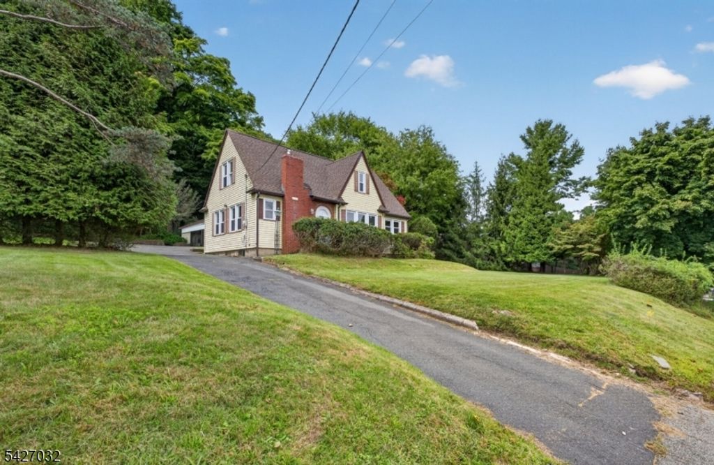 1208 Pompton Ave, Cedar Grove Twp., NJ 07009 — photo 2