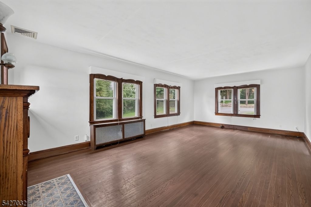 1208 Pompton Ave, Cedar Grove Twp., NJ 07009 — photo 4