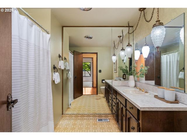 1657 Nw 13TH St, Gresham, OR 97030