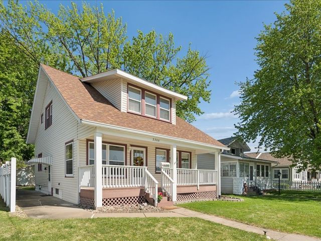 2206 6th Street, Moline, IL 61265