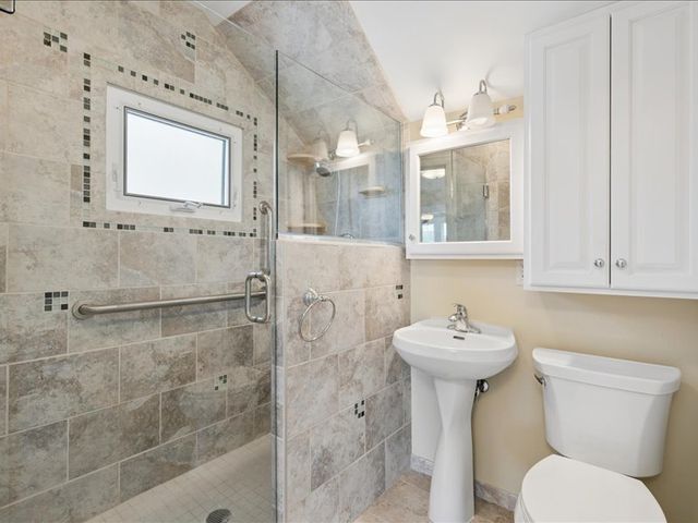 2206 6th Street, Moline, IL 61265