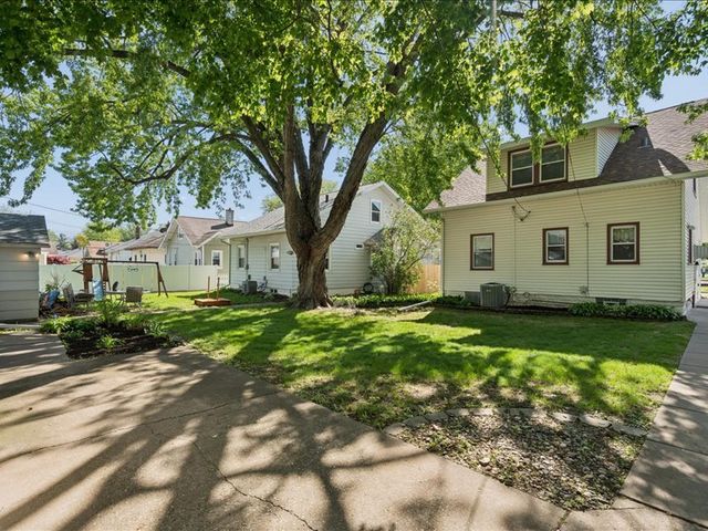 2206 6th Street, Moline, IL 61265