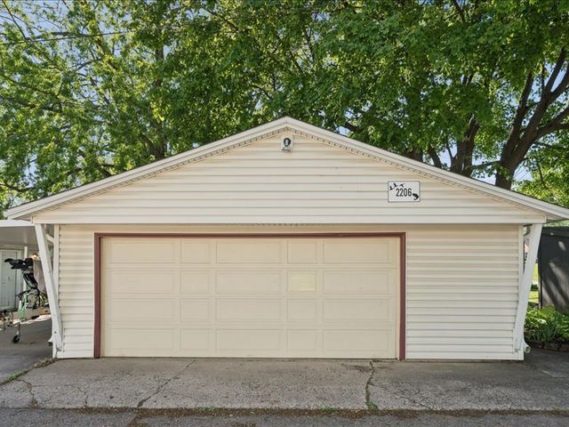 2206 6th Street, Moline, IL 61265