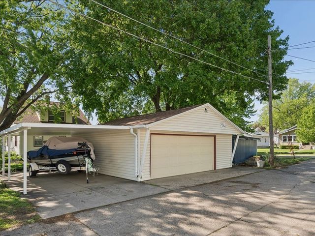 2206 6th Street, Moline, IL 61265