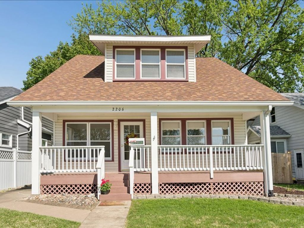2206 6th Street, Moline, IL 61265