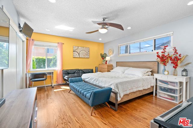16100 Londelius Street, Los Angeles, CA 91343