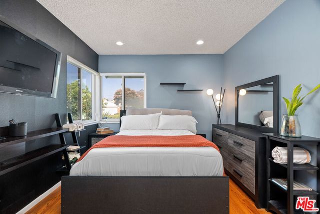 16100 Londelius Street, Los Angeles, CA 91343