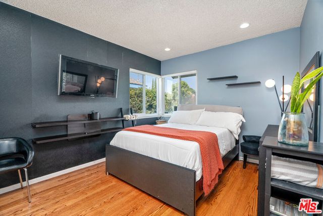 16100 Londelius Street, Los Angeles, CA 91343