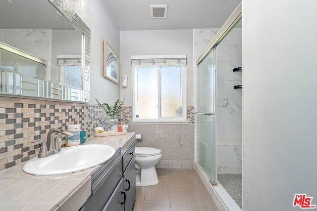 16100 Londelius Street, Los Angeles, CA 91343