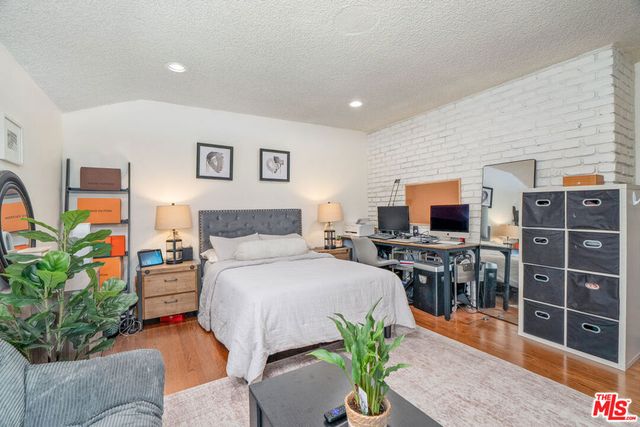 16100 Londelius Street, Los Angeles, CA 91343