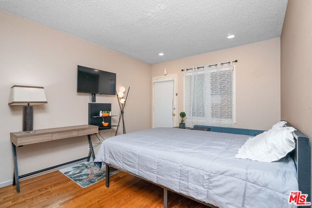 16100 Londelius Street, Los Angeles, CA 91343
