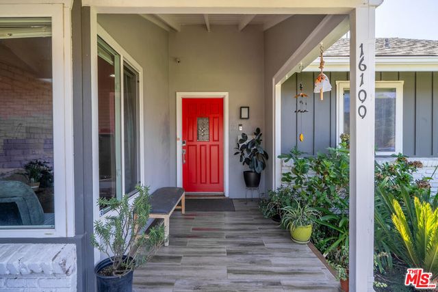 16100 Londelius Street, Los Angeles, CA 91343